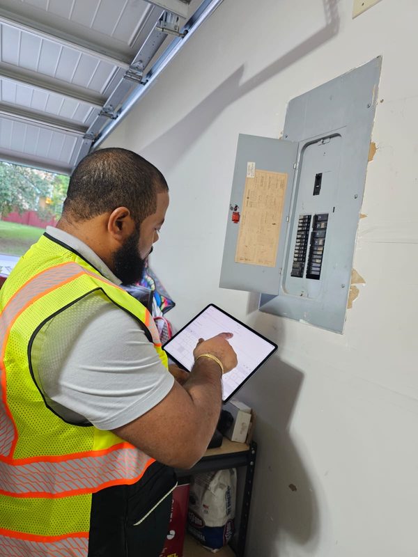 Surveyor using InstallerView at electrical panel
